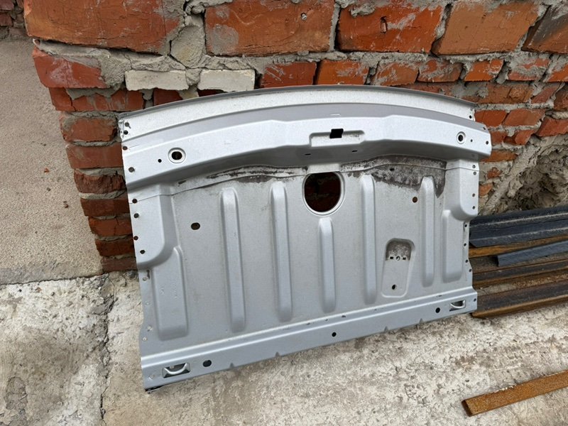 Задняя полка