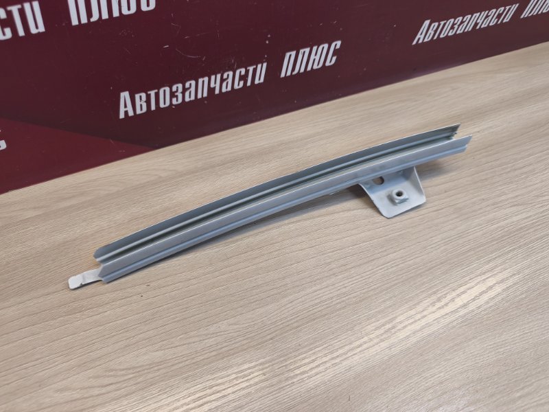 Направляющая стекла двери