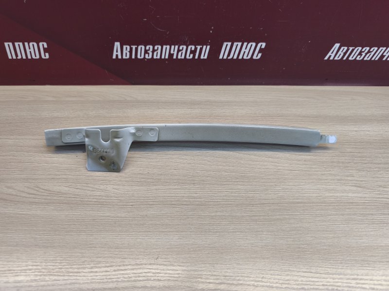 Направляющая стекла двери