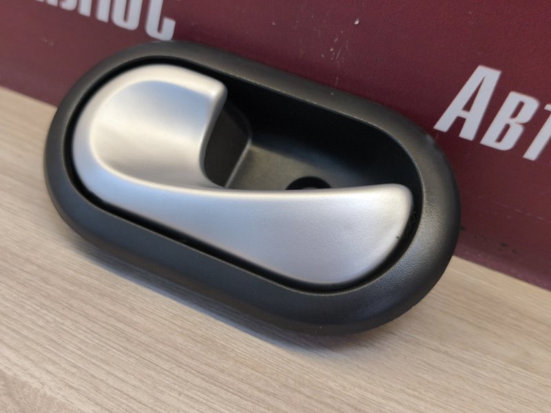 Внутренняя  ручка двери