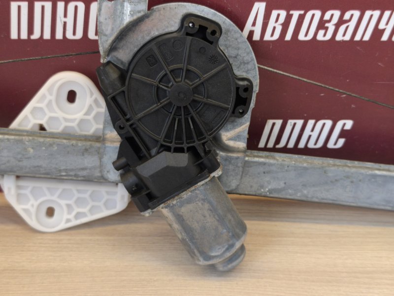 Стеклоподъемник    двери