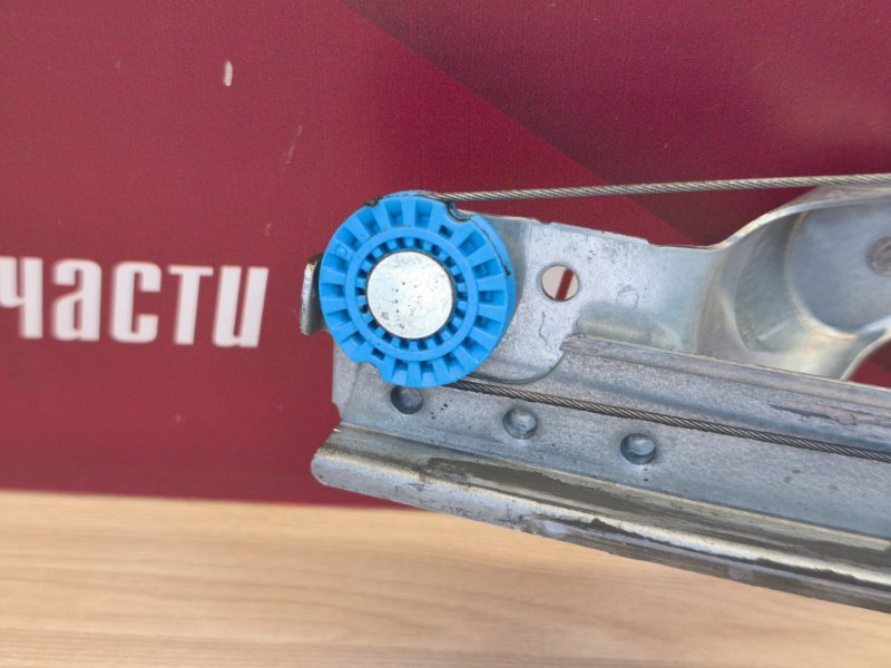 Стеклоподъемник    двери