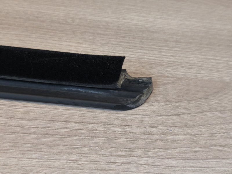 Уплотнитель стекла двери внешний