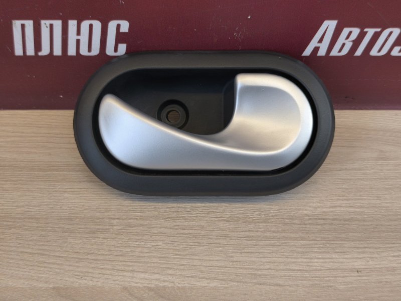 Внутренняя  ручка двери