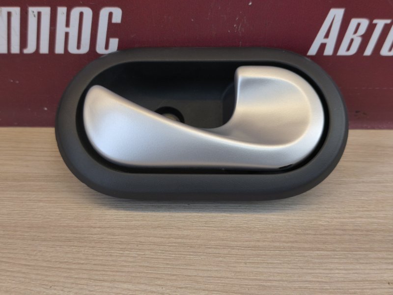 Внутренняя  ручка двери