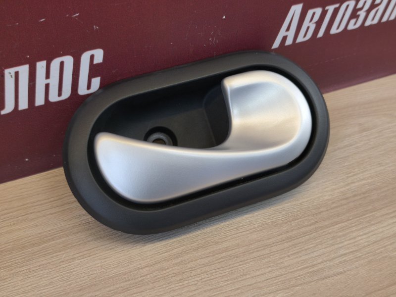 Внутренняя  ручка двери