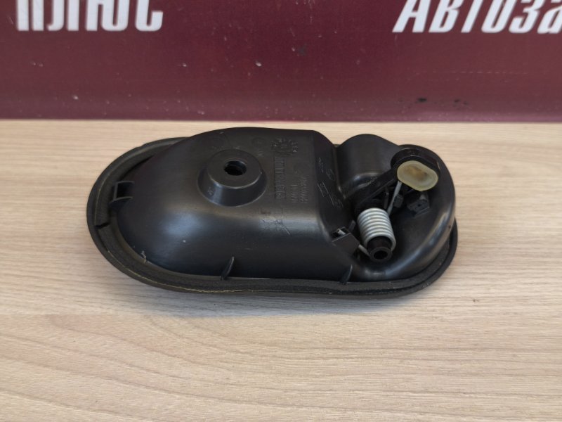 Внутренняя  ручка двери