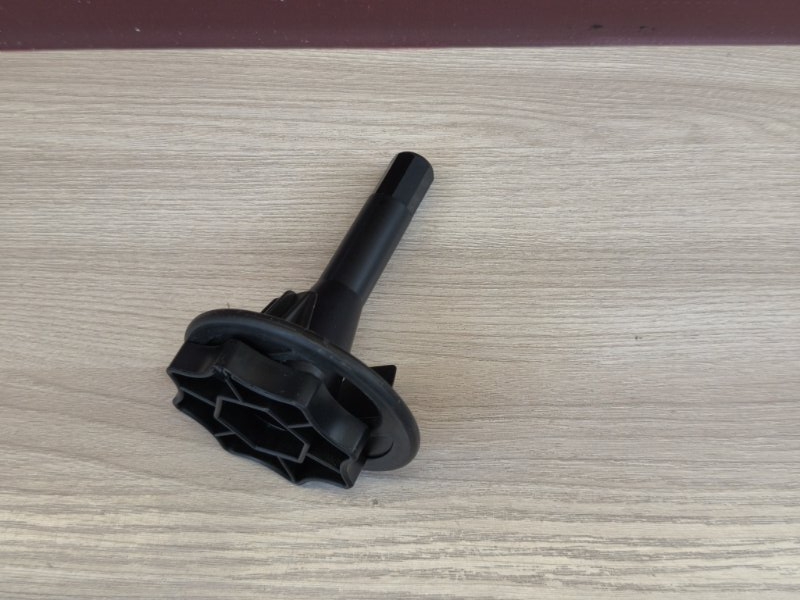 Крепление запасного колеса