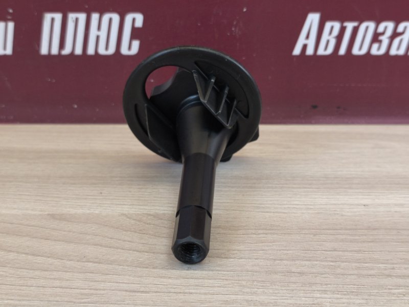 Крепление запасного колеса