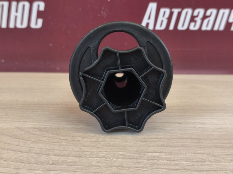 Крепление запасного колеса