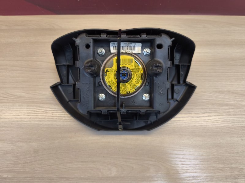 Подушка безопасности водителя