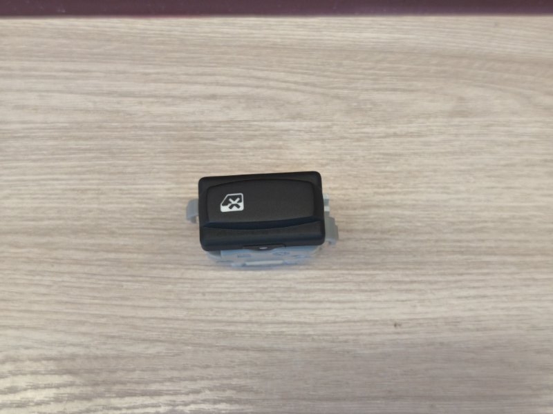 Кнопка блокировки стеклоподъемников