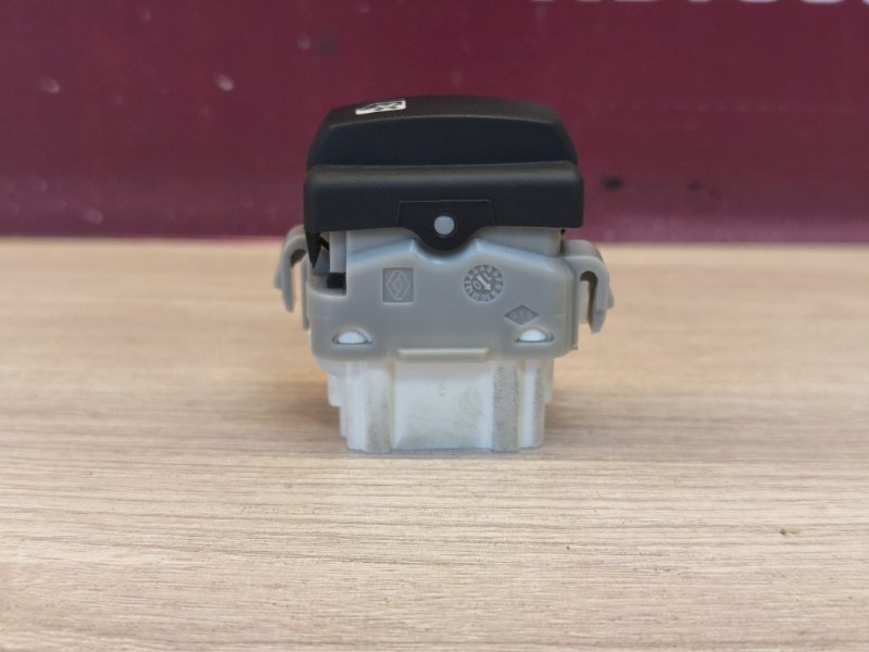 Кнопка блокировки стеклоподъемников