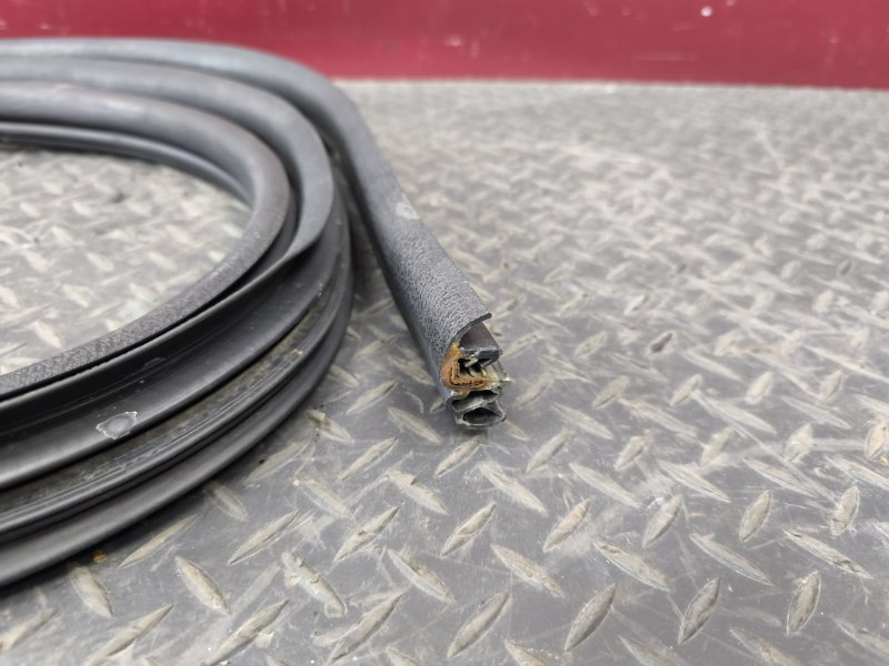 Уплотнитель проема      двери