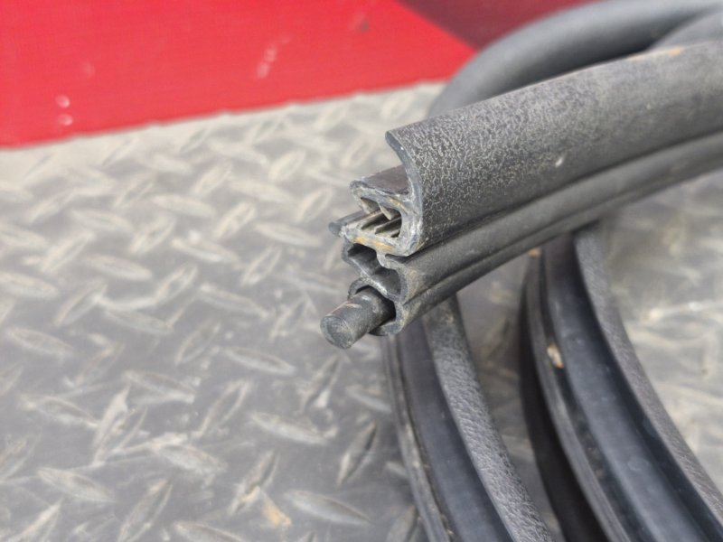 Уплотнитель проема      двери