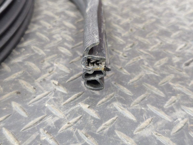 Уплотнитель проема      двери