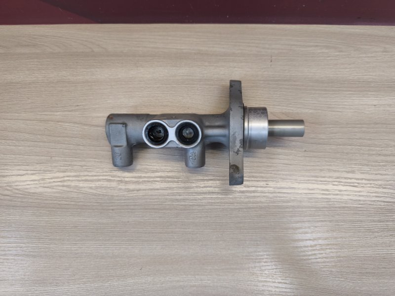 Главный тормозной цилиндр