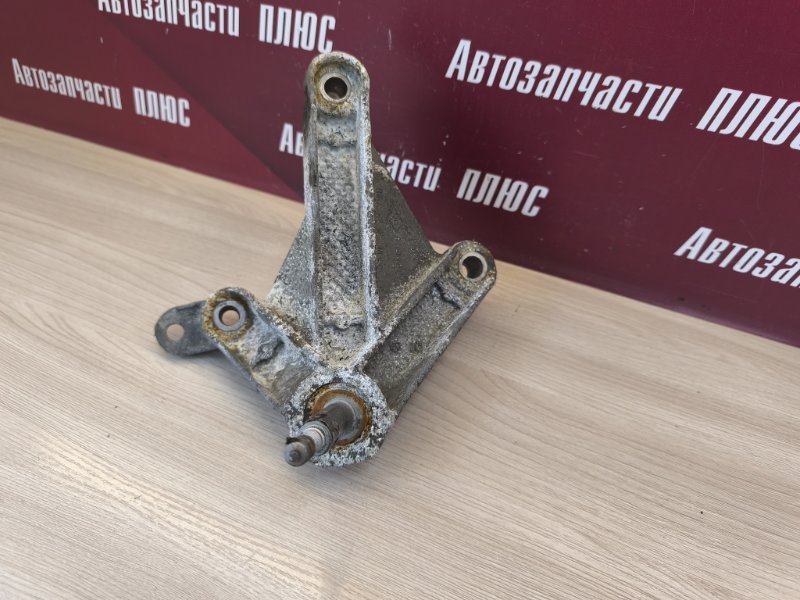 Кронштейн опоры двигателя