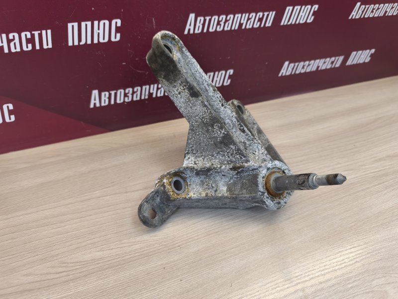 Кронштейн опоры двигателя