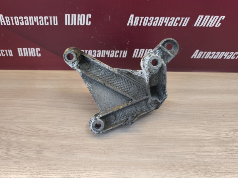 Кронштейн опоры двигателя