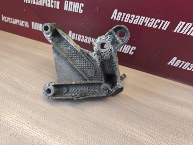 Кронштейн опоры двигателя