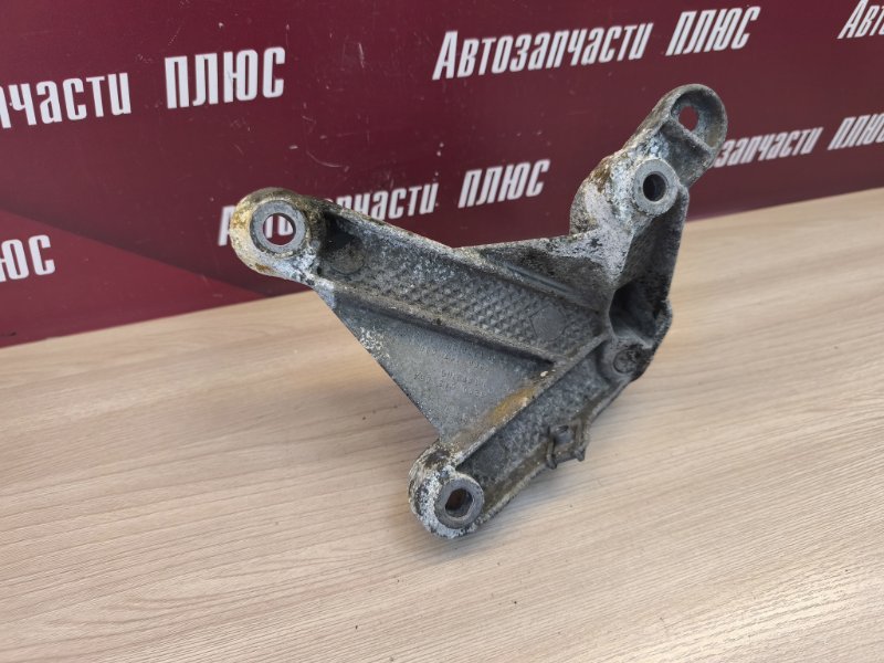 Кронштейн опоры двигателя