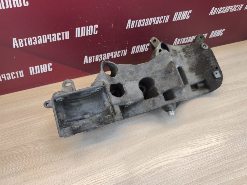 Кронштейн генератора