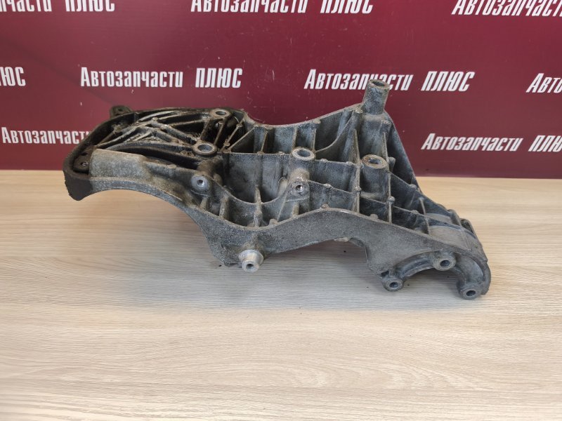 Кронштейн генератора