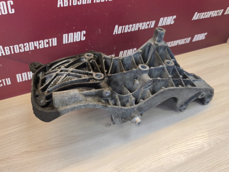 Кронштейн генератора