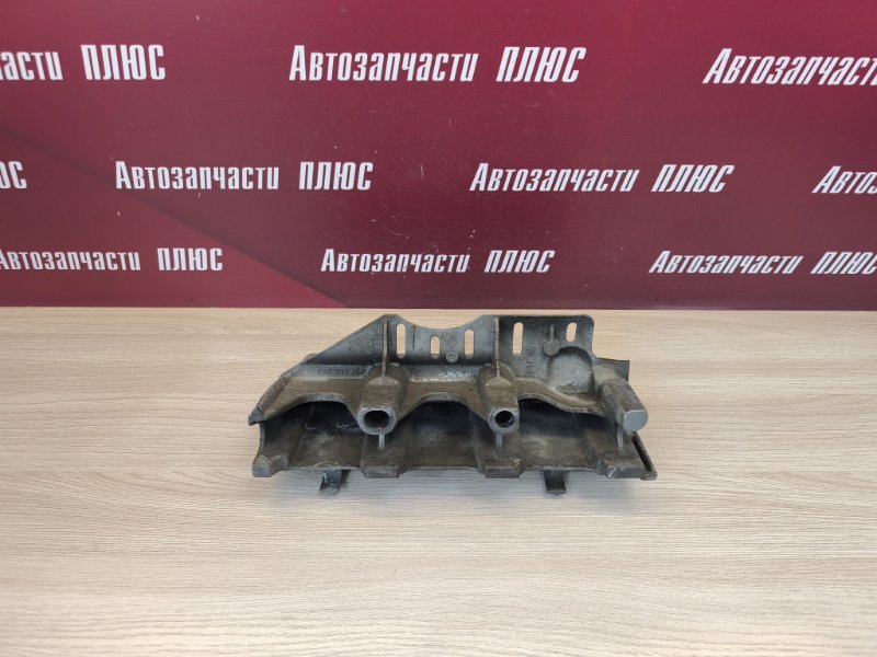 Кронштейн впускного коллектора