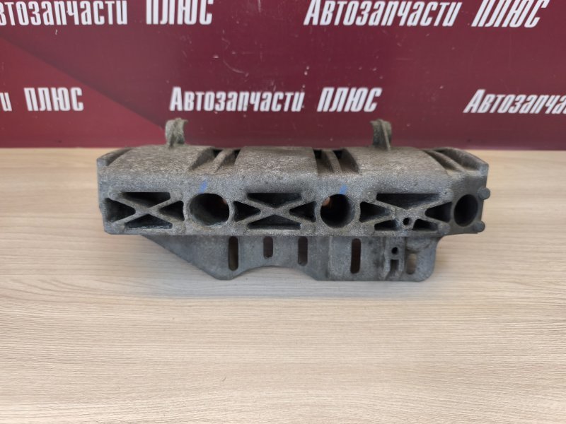 Кронштейн впускного коллектора