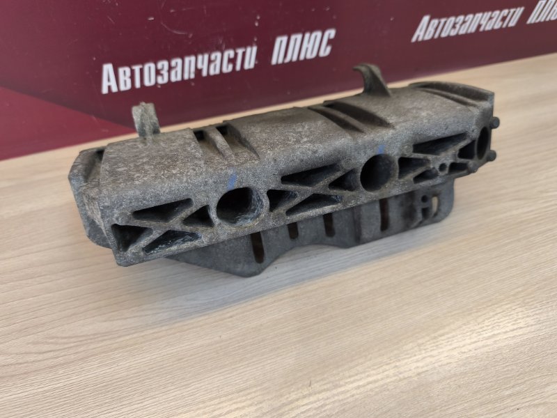 Кронштейн впускного коллектора