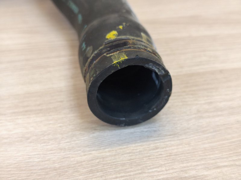 Патрубок радиатора