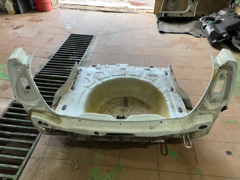 Задняя панель кузова