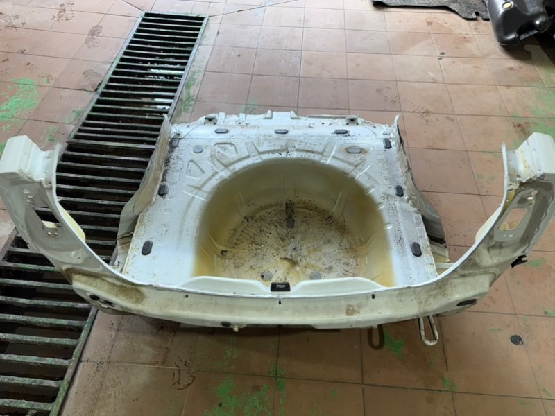 Задняя панель кузова