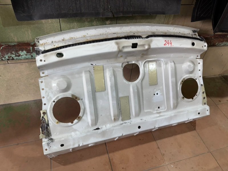 Задняя полка