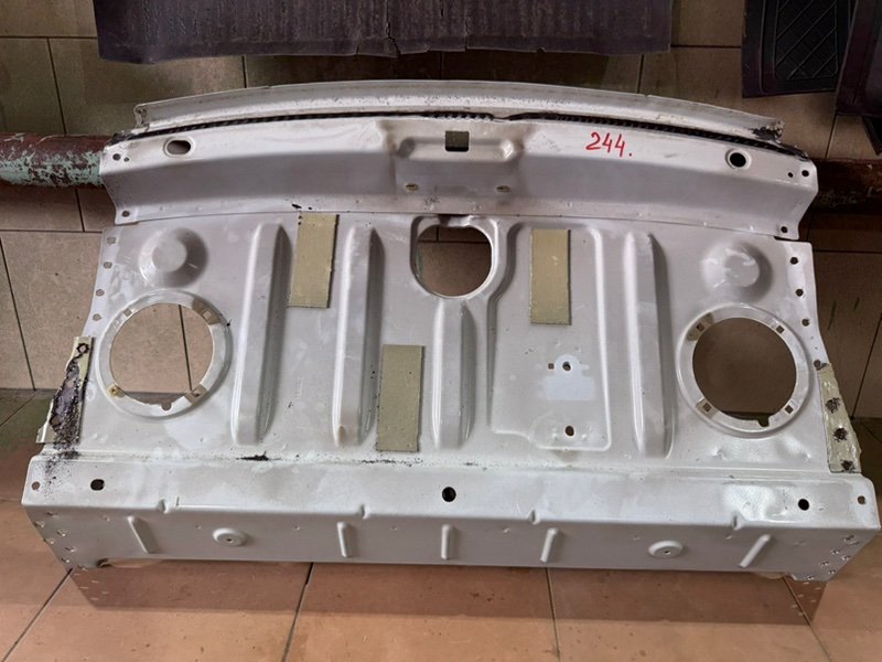 Задняя полка