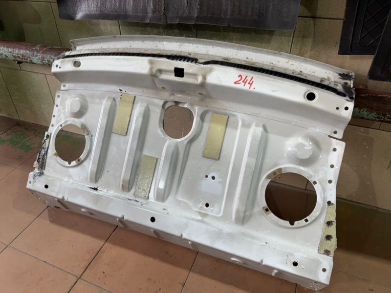 Задняя полка