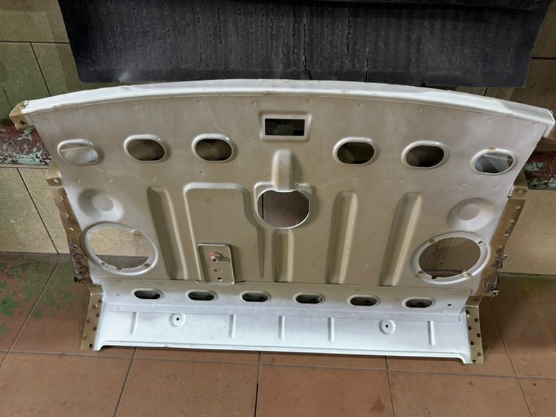 Задняя полка