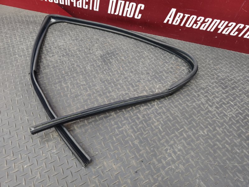 Уплотнитель стекла двери