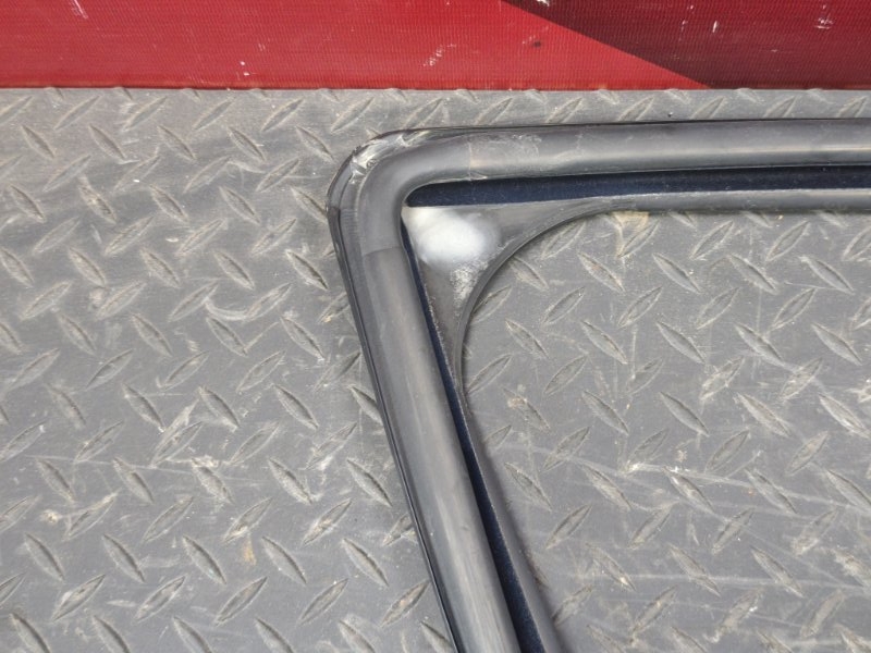 Уплотнитель стекла двери