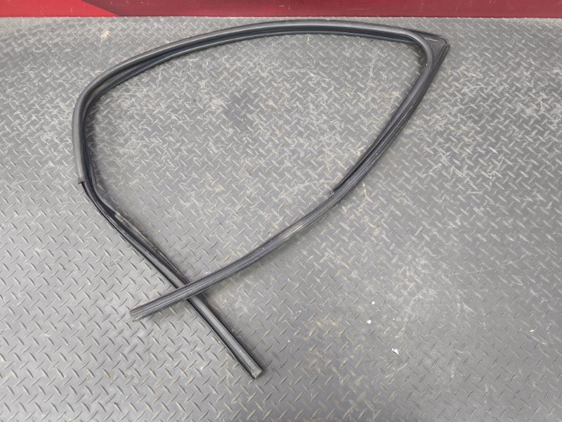 Уплотнитель стекла двери