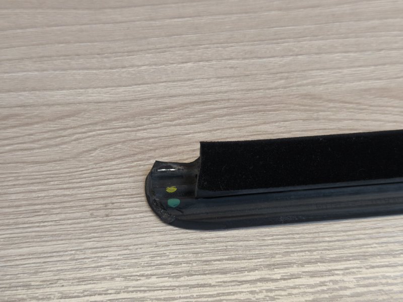 Уплотнитель стекла двери внешний