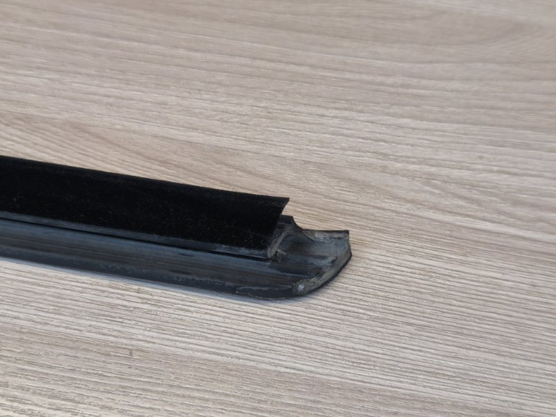 Уплотнитель стекла двери внешний