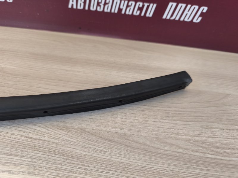Уплотнительная резинка боковой двери