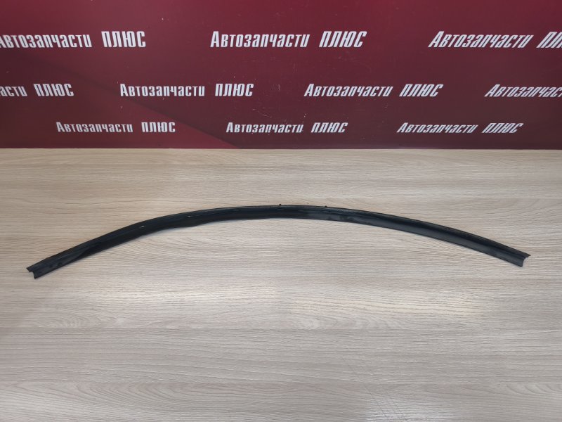 Уплотнительная резинка боковой двери