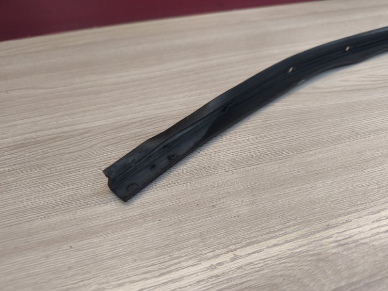 Уплотнительная резинка боковой двери