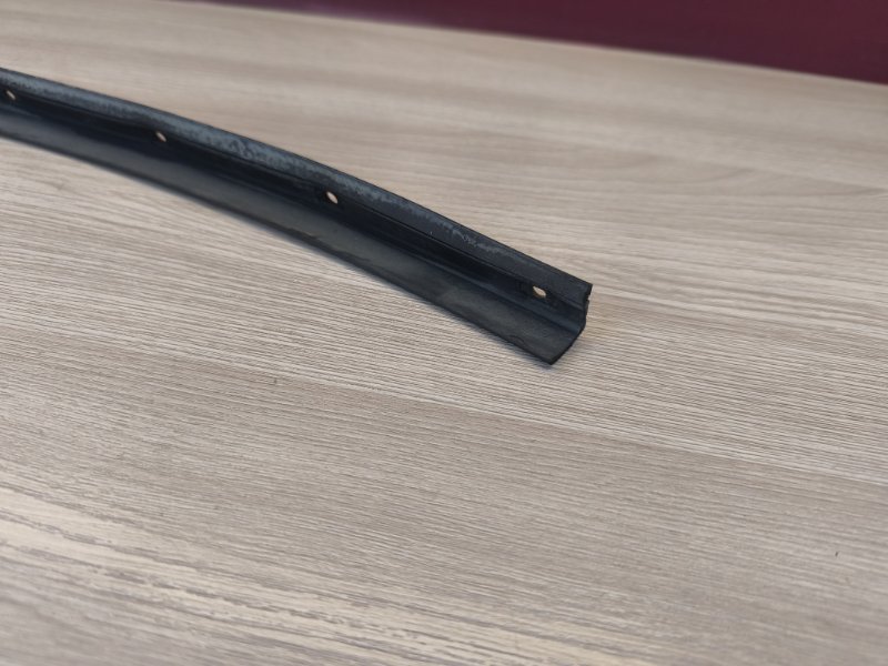 Уплотнительная резинка боковой двери