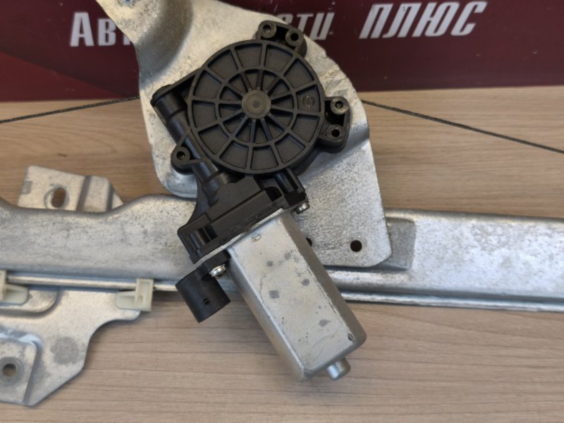 Стеклоподъемник    двери