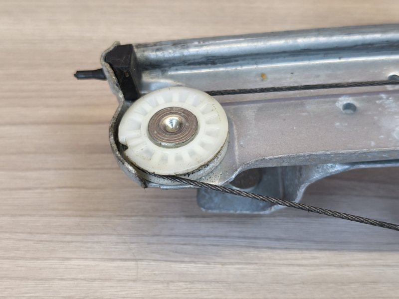 Стеклоподъемник    двери